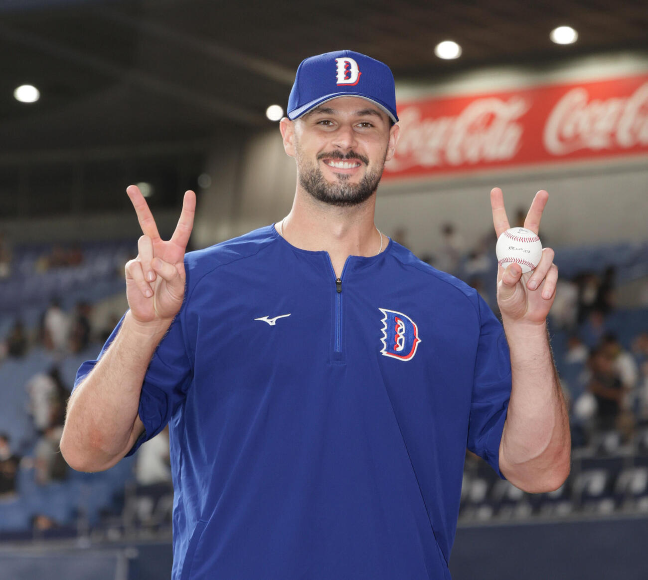 阪神対中日　4勝目を挙げた中日カイル・マラーは笑顔を見せる（撮影・宮崎幸一）