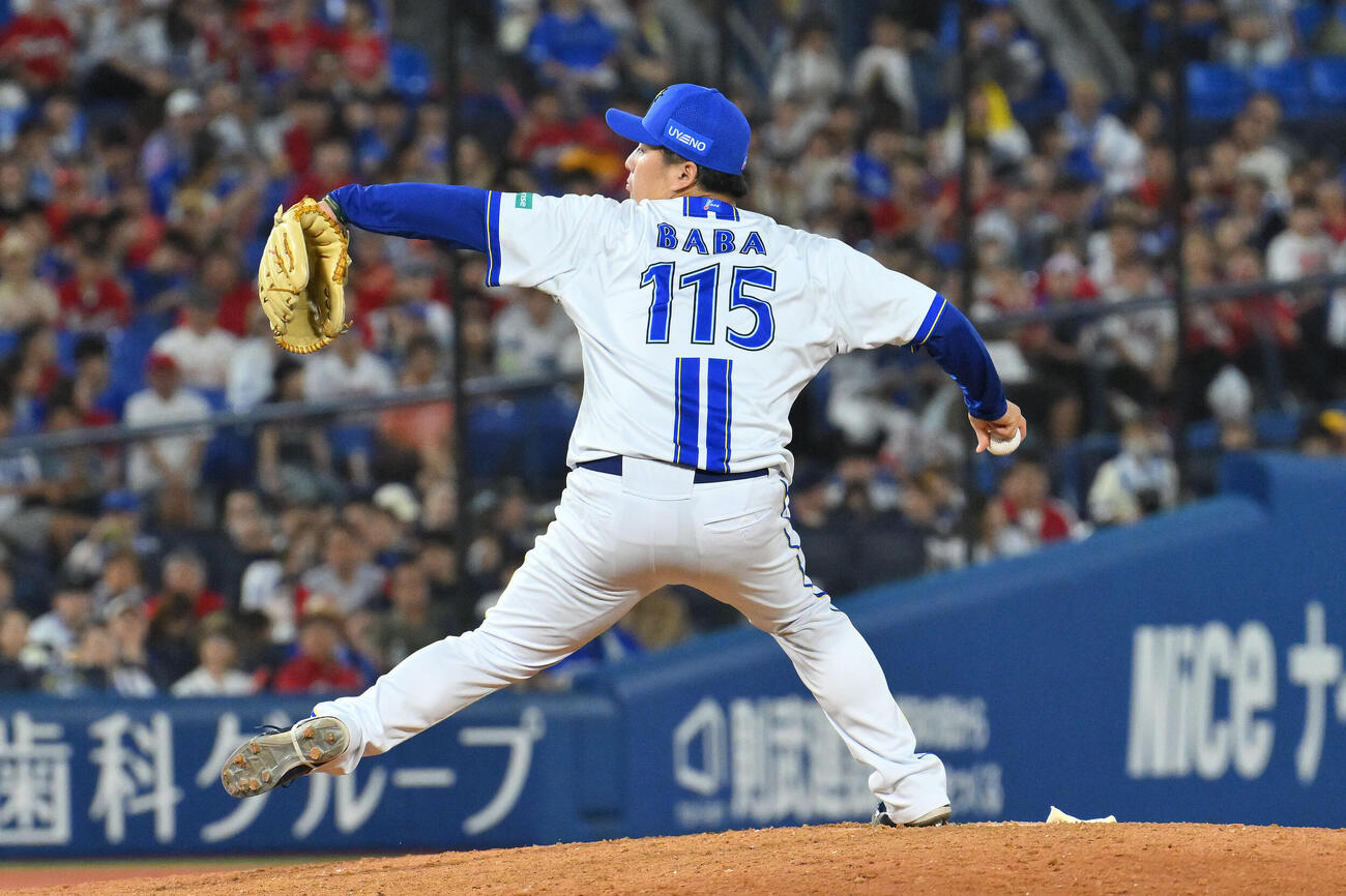 DeNA対広島　DeNA8番手で登板する馬場皐輔（撮影・滝沢徹郎）