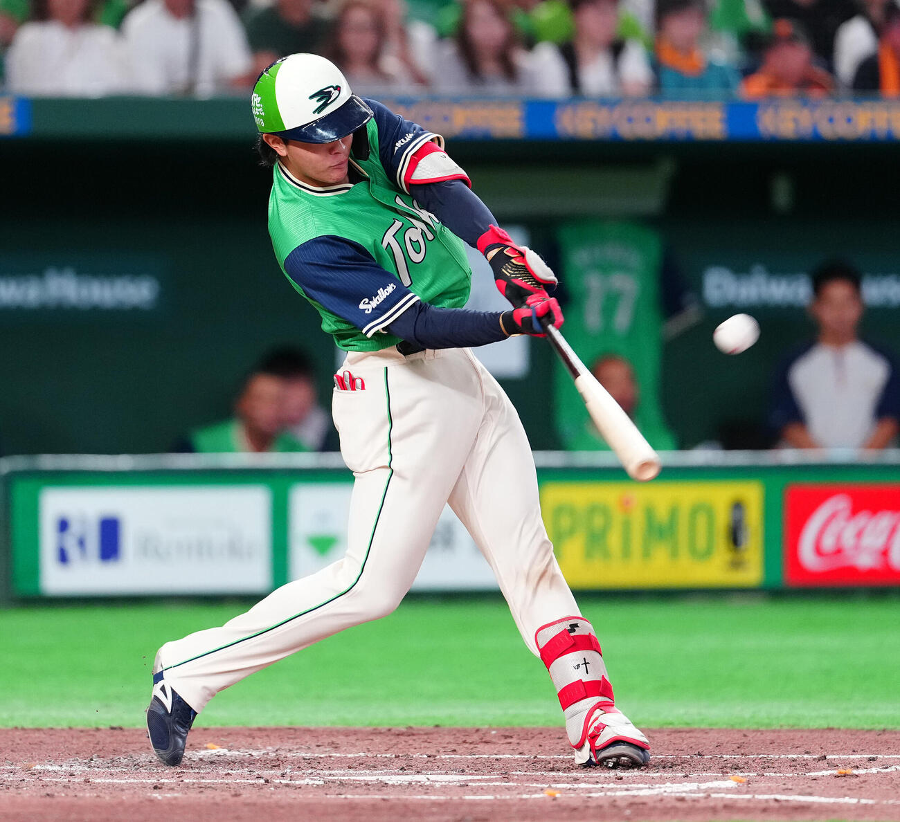 巨人対ヤクルト　4回表ヤクルト2死二塁、2点本塁打を放つ鈴木叶（撮影・鈴木みどり）