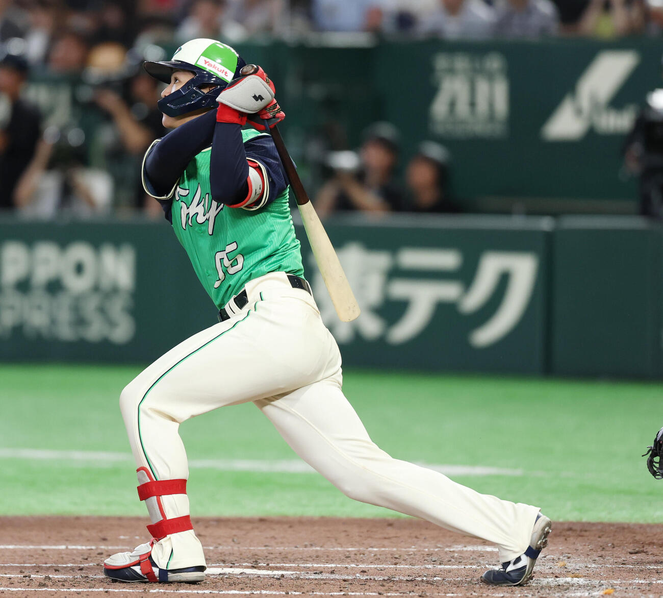 巨人対ヤクルト　4回表ヤクルト2死二塁、2点本塁打を放つ鈴木叶（撮影・増田悦実）