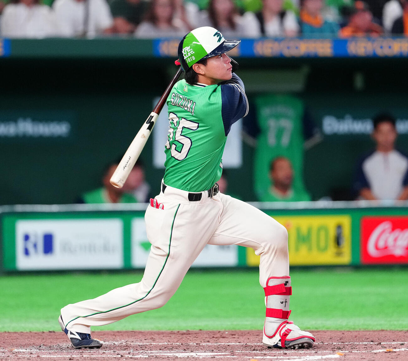 巨人対ヤクルト　4回表ヤクルト2死二塁、2点本塁打を放つ鈴木叶（撮影・鈴木みどり）