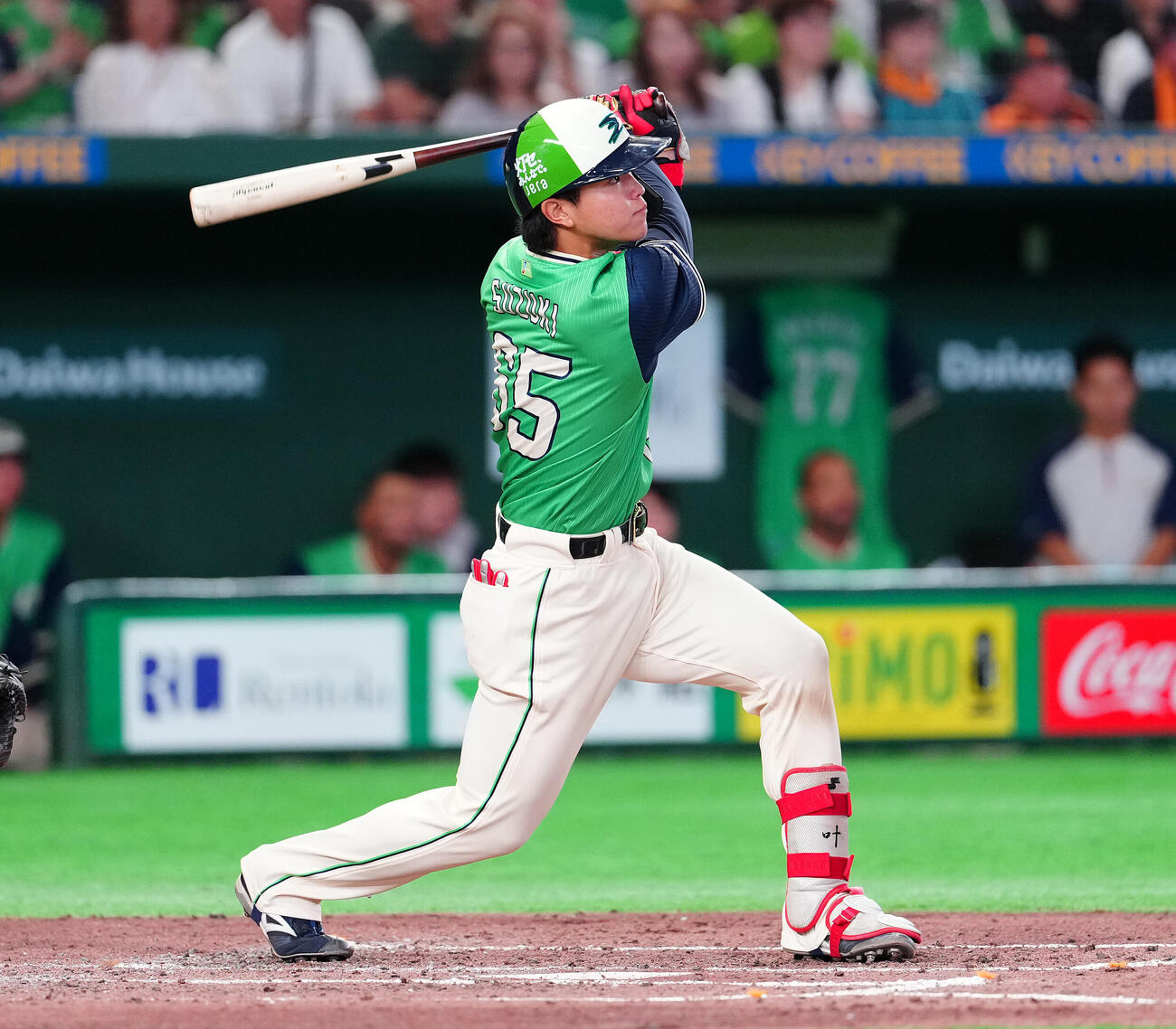 巨人対ヤクルト　4回表ヤクルト2死二塁、2点本塁打を放つ鈴木叶（撮影・鈴木みどり）