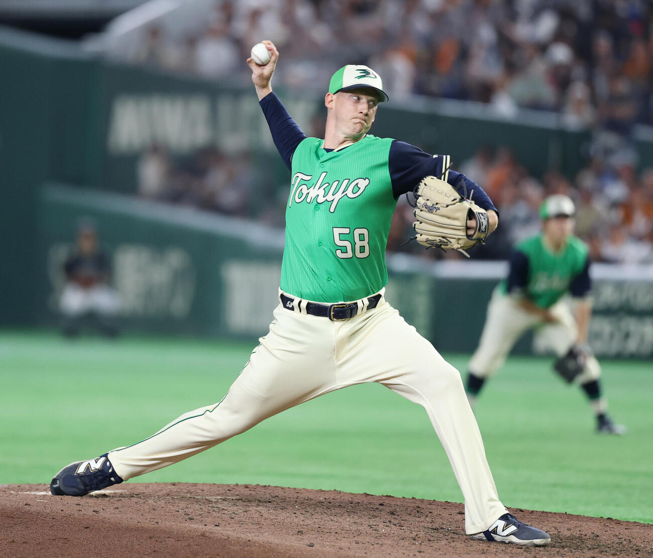 巨人対ヤクルト　ヤクルト3番手で登板し力投するナッシュ・ウォルターズ（撮影・増田悦実）