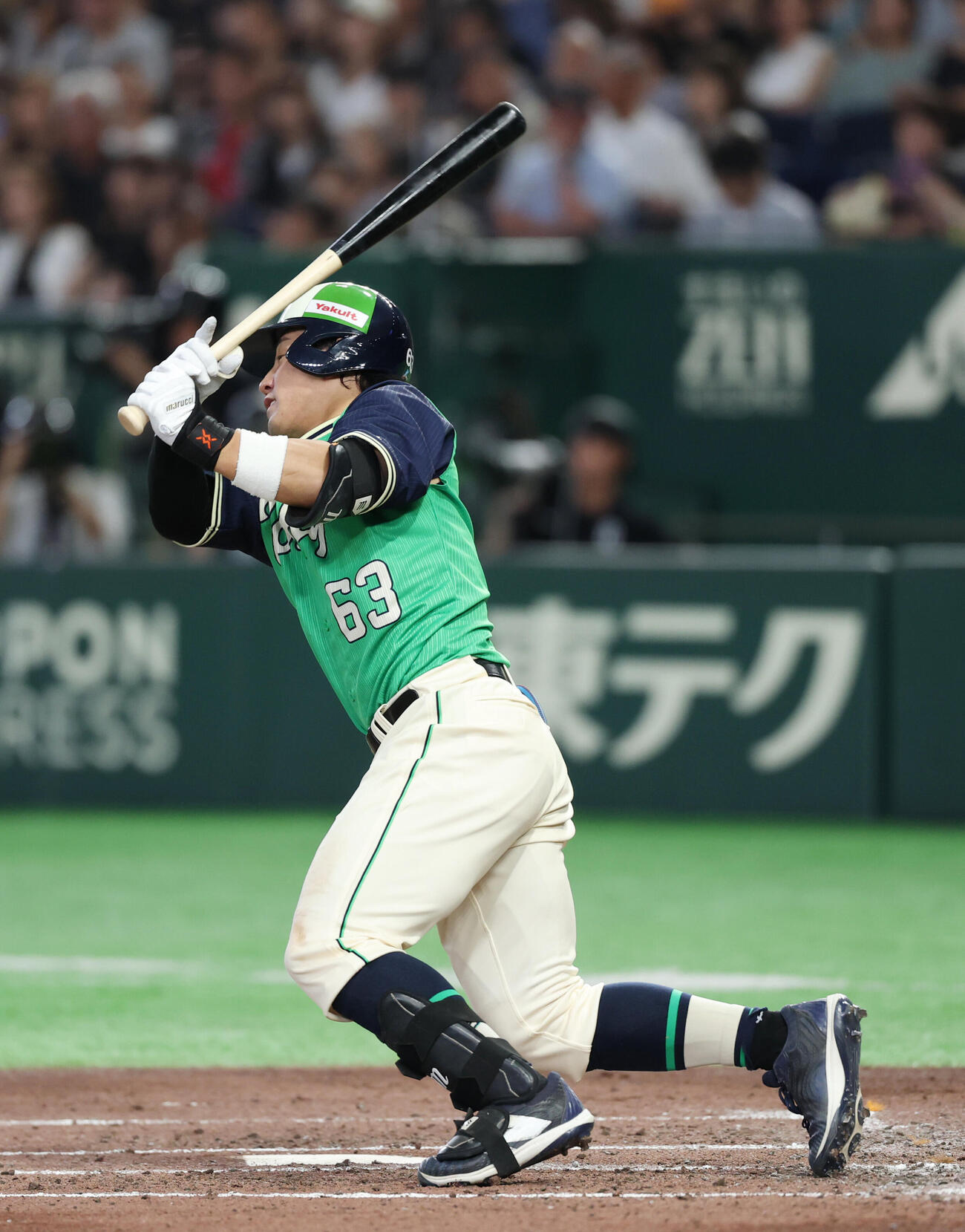 巨人対ヤクルト　4回表ヤクルト無死、安打を放つ増田珠（撮影・増田悦実）