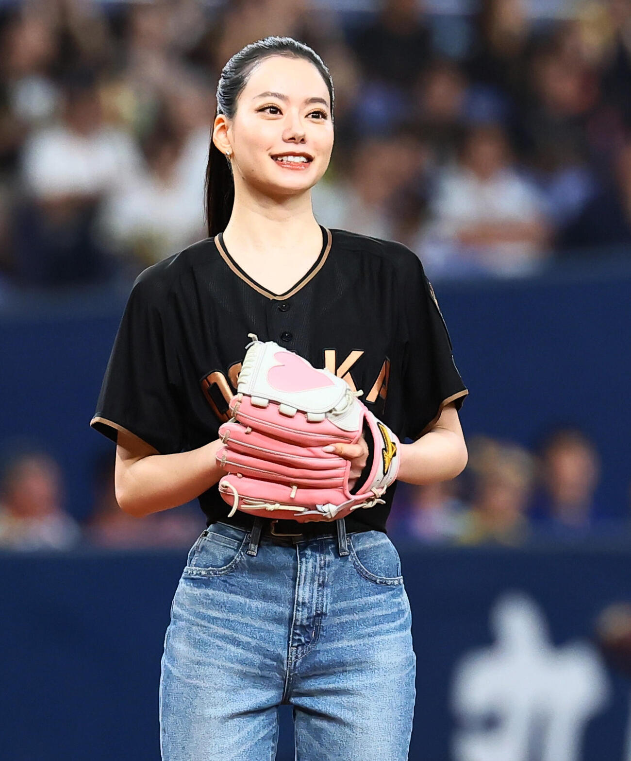 阪神対中日　ファーストピッチに、なごみが登場（撮影・加藤哉）