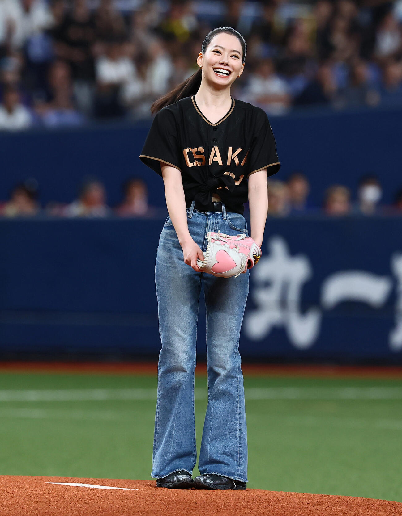 阪神対中日　ファーストピッチを行ったなごみ（撮影・加藤哉）