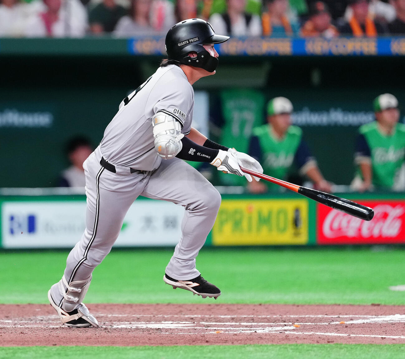 巨人対ヤクルト　6回裏巨人2死一、三塁、適時打を放つ岡田悠希（撮影・鈴木みどり）