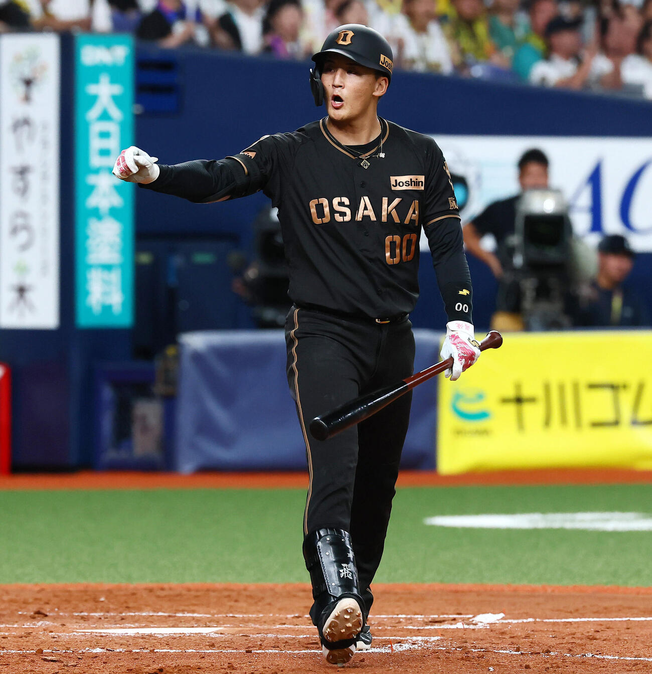 阪神対中日　4回裏阪神無死、四球を選んだ元山飛優（撮影・加藤哉）