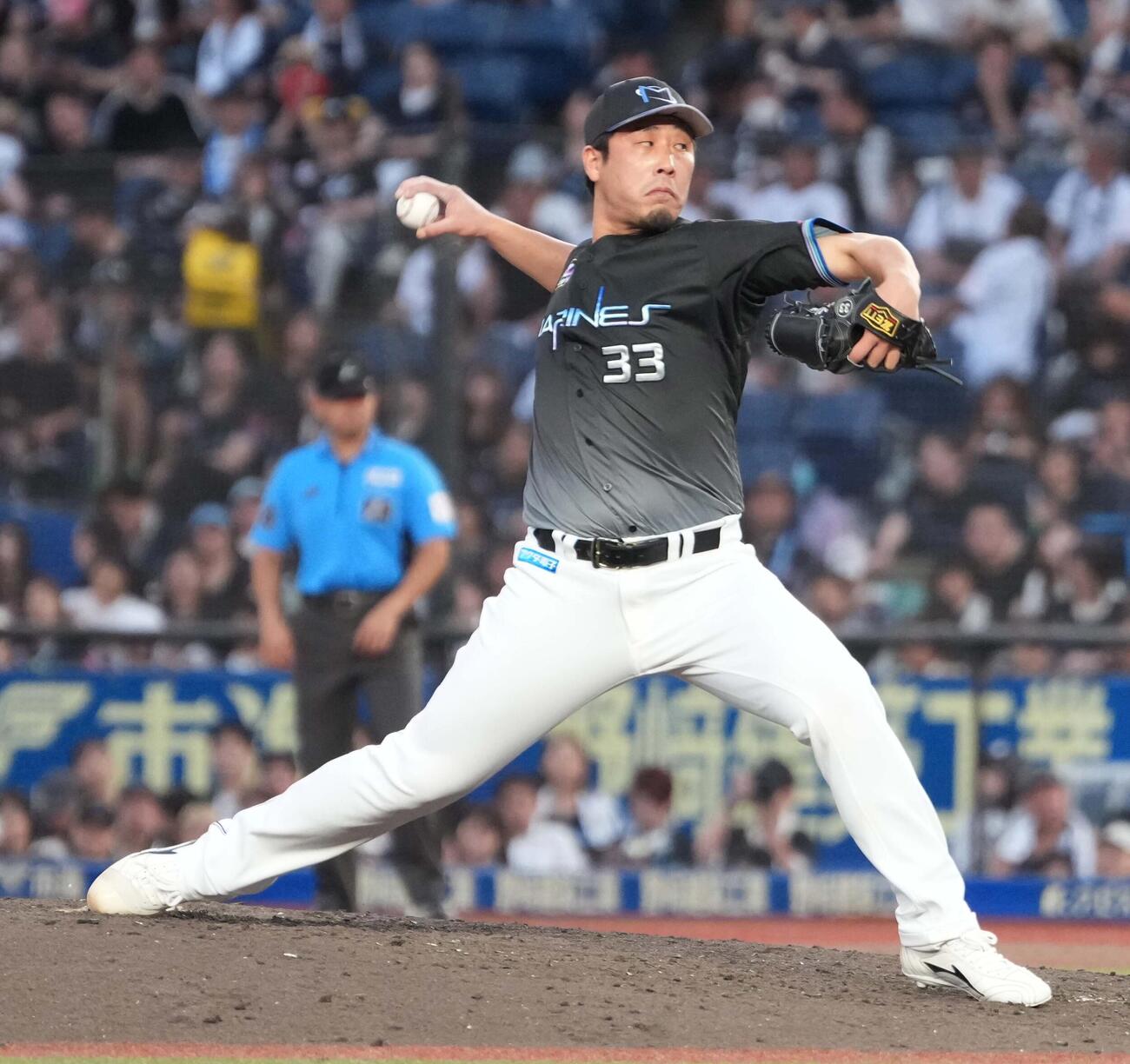 ロッテ対オリックス　ロッテ2番手で登板した八木彬（撮影・小沢裕）