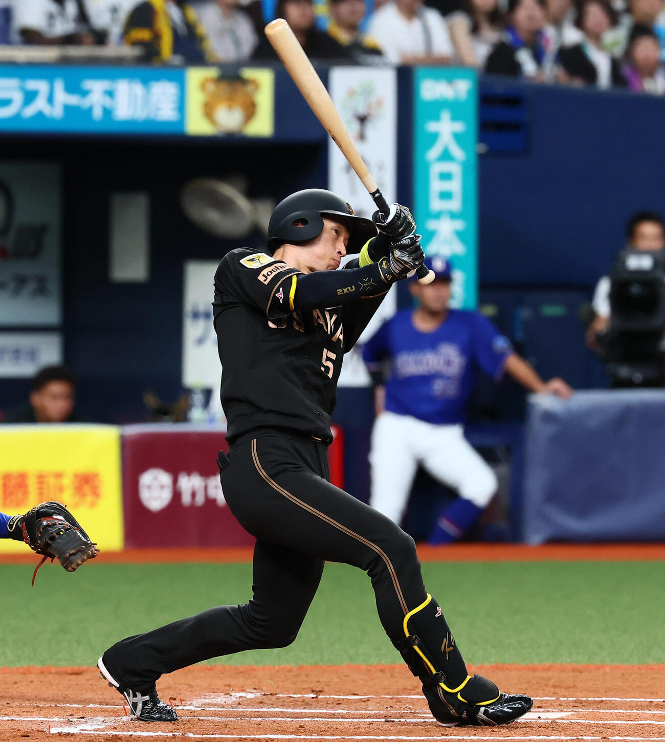 阪神対中日　6回裏阪神無死、近本光司は先制の右越えソロ本塁打を放つ（撮影・加藤哉）