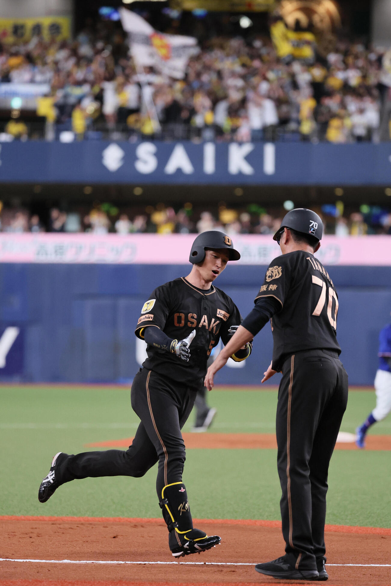 阪神対中日　6回裏阪神1死、近本光司は先制本塁打を放つ（撮影・宮崎幸一）