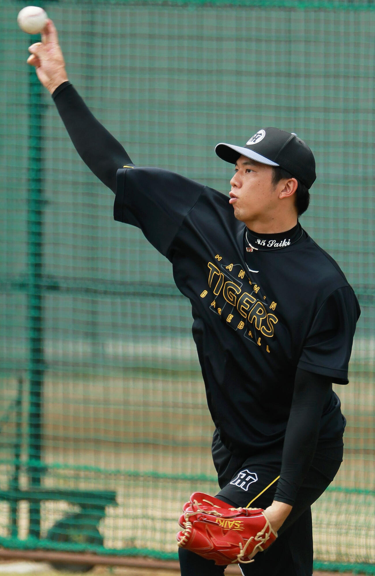 投手指名練習でキャッチボールする阪神才木浩人（撮影・上山淳一）