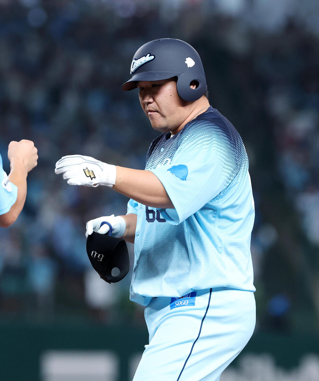西武対ソフトバンク　4回裏西武1死、中村剛也は左前打を放つ（2026年8月9日撮影）