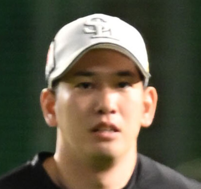ソフトバンク対ロッテ　試合前、練習を行うソフトバンク栗原陵矢（撮影・林敢治）