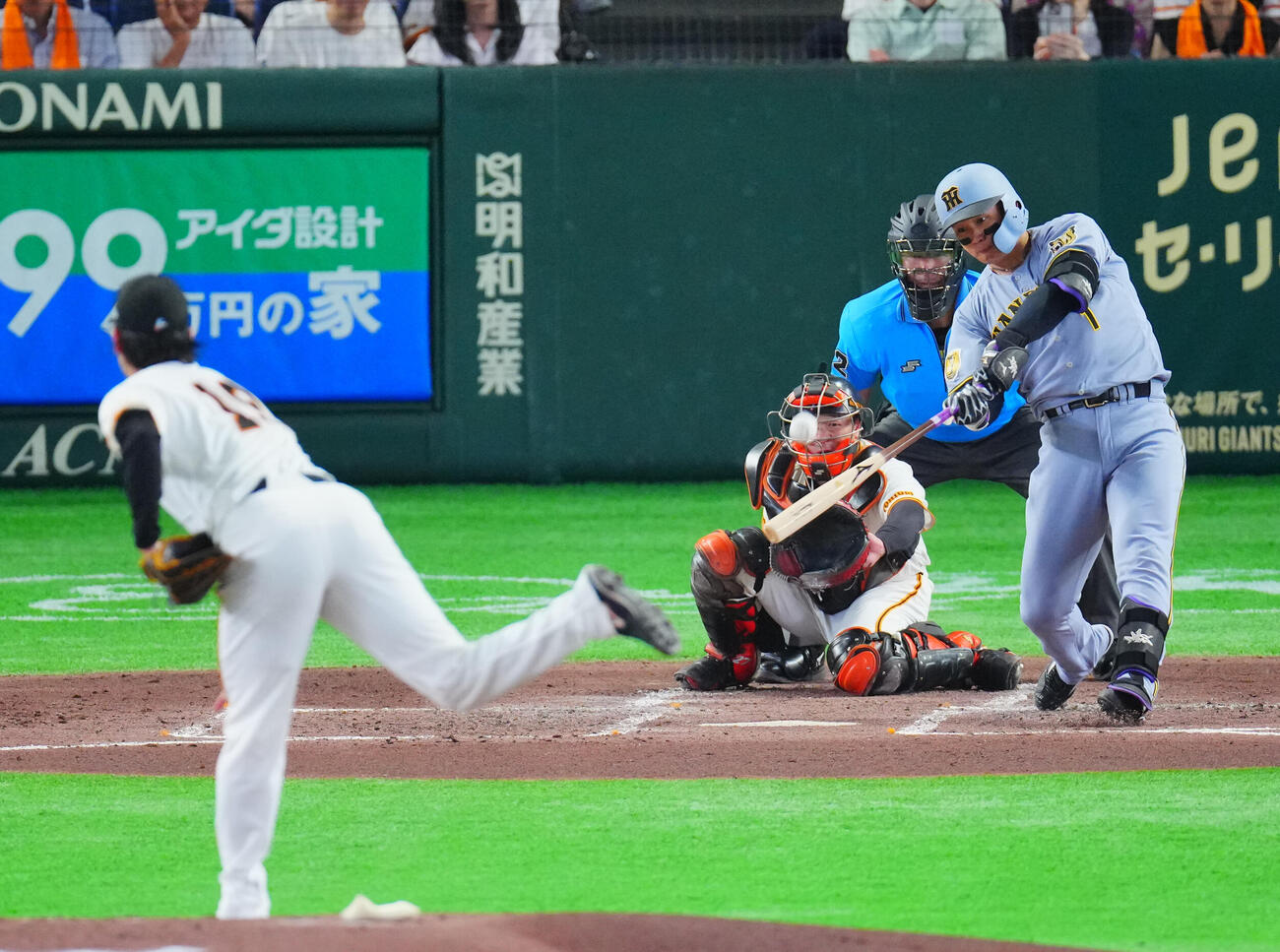 巨人対阪神　3回表阪神2死、ソロ本塁打を放つ森下翔太。投手山崎伊織（撮影・垰建太）