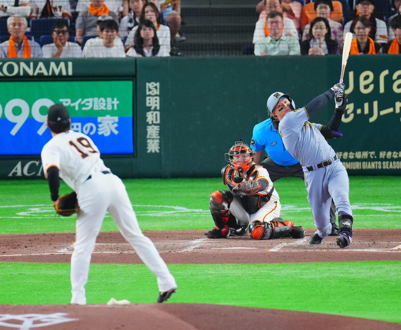 巨人対阪神　3回表阪神2死、ソロ本塁打を放つ森下翔太。投手山崎伊織（撮影・垰建太）