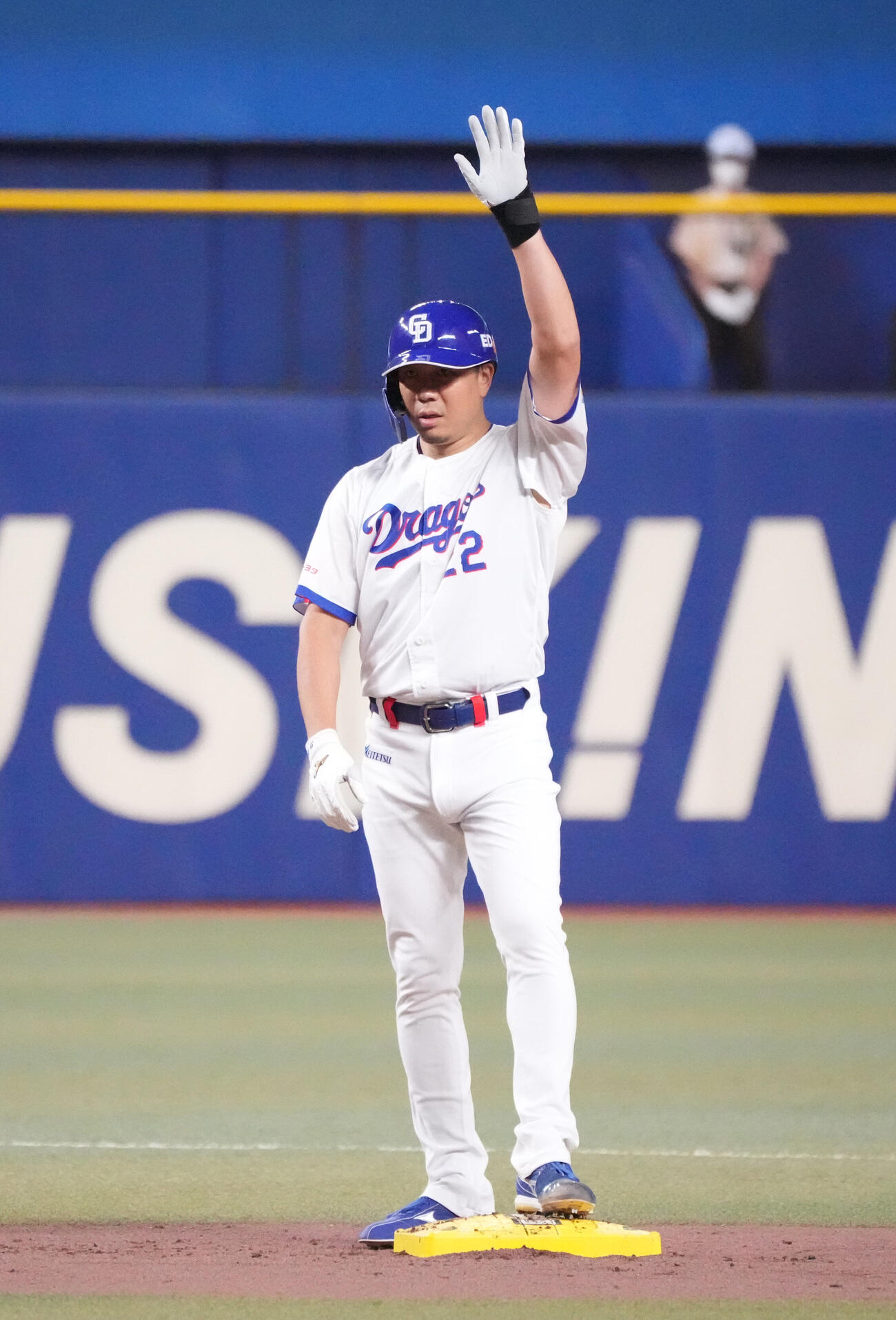 中日対DeNA 2回裏中日2死二、三塁、2点適時打を放ちベンチに向かってアピールする大野雄大（撮影・森本幸一）