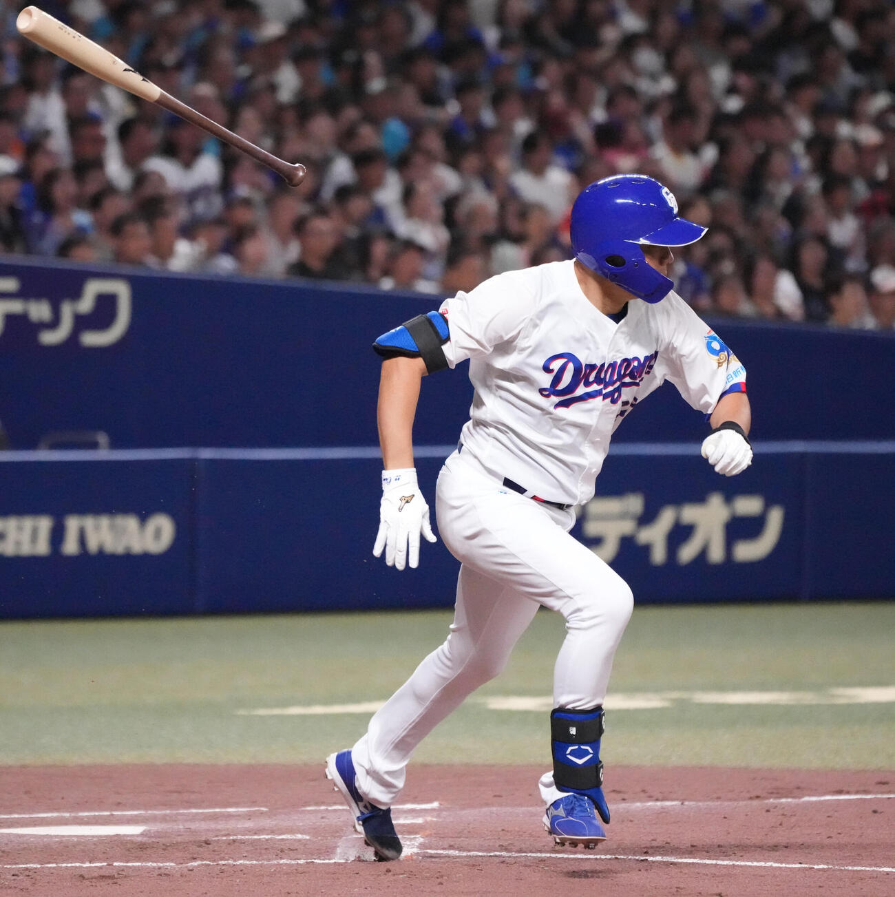 中日対DeNA 2回裏中日2死二、三塁、2点適時打を放つ大野雄大（撮影・森本幸一）