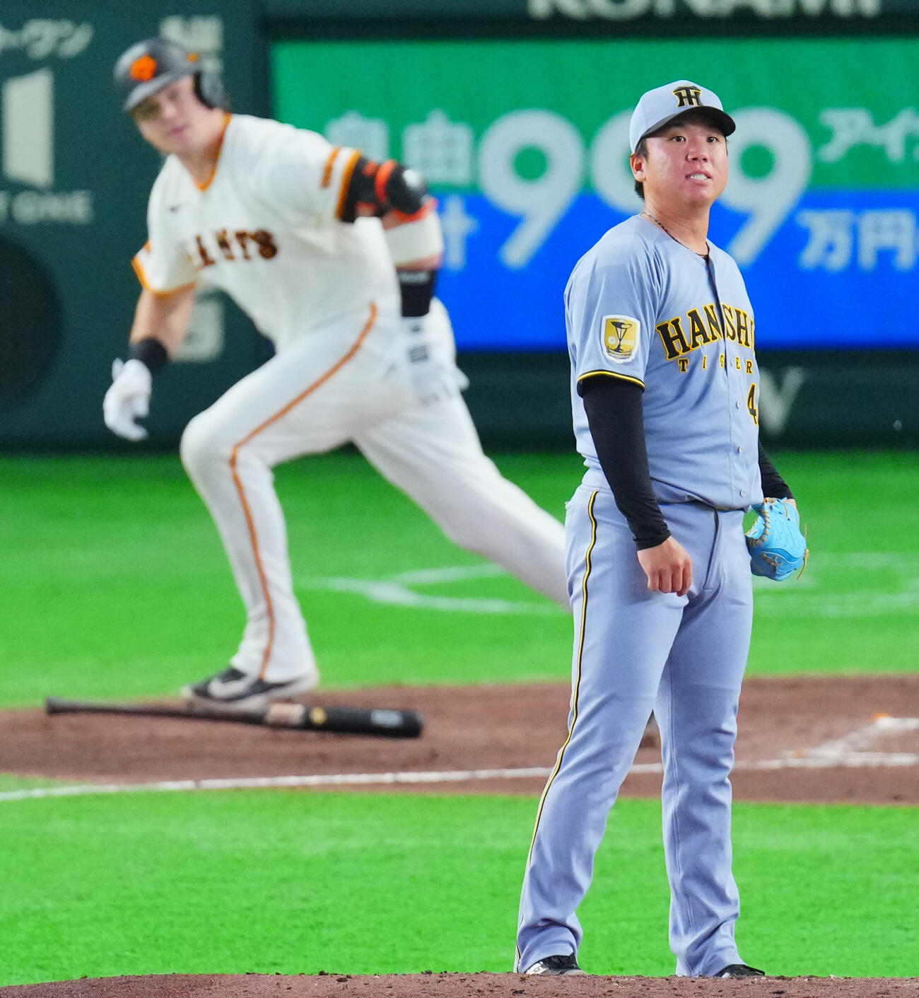 巨人対阪神　4回裏巨人1死、ボビー・ダルベックにソロ本塁打を浴びる村上頌樹（撮影・垰建太）