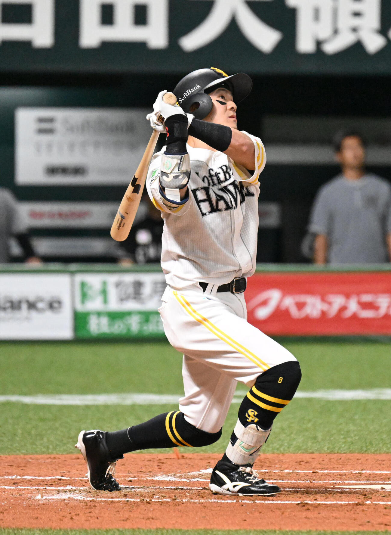 ソフトバンク対ロッテ　1回裏ソフトバンク1死二、三塁、牧原大成は右越えに3点本塁打を放つ（撮影・林敢治）