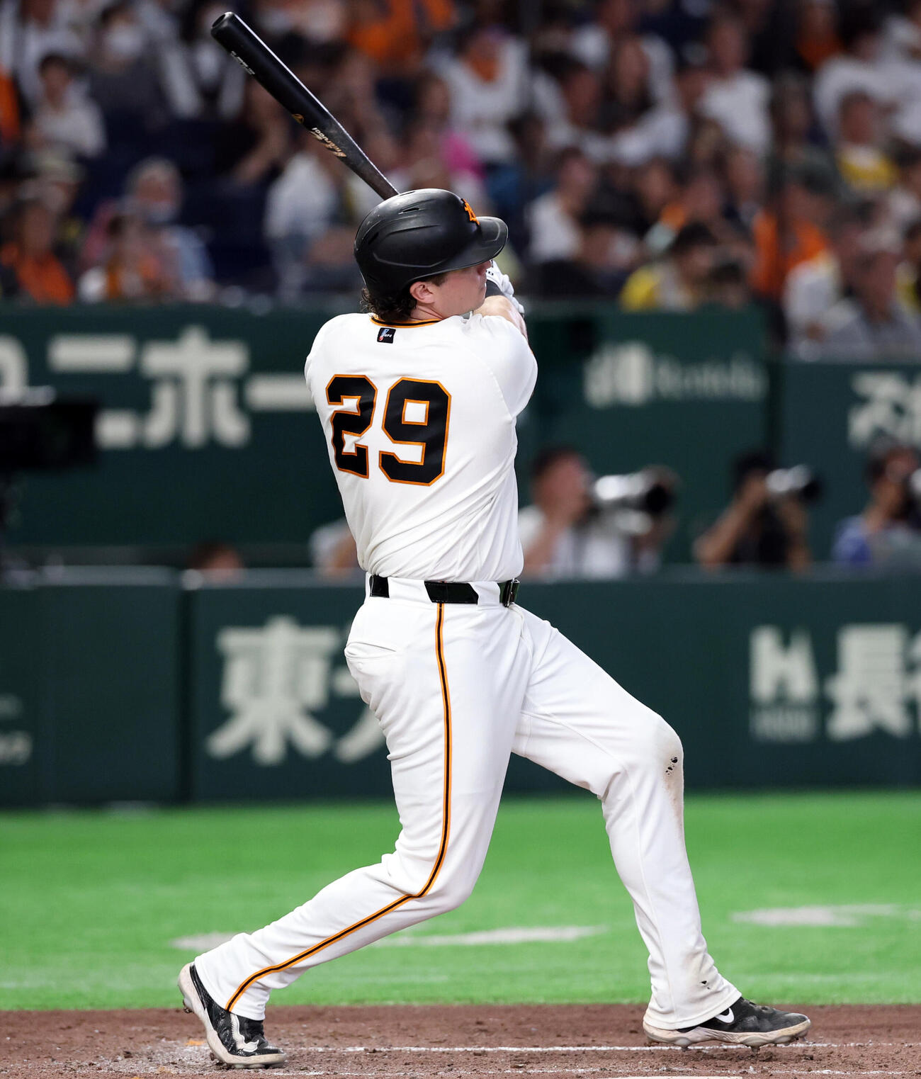 巨人対阪神　4回裏巨人1死、ボビー・ダルベックはソロ本塁打を放つ（撮影・浅見桂子）