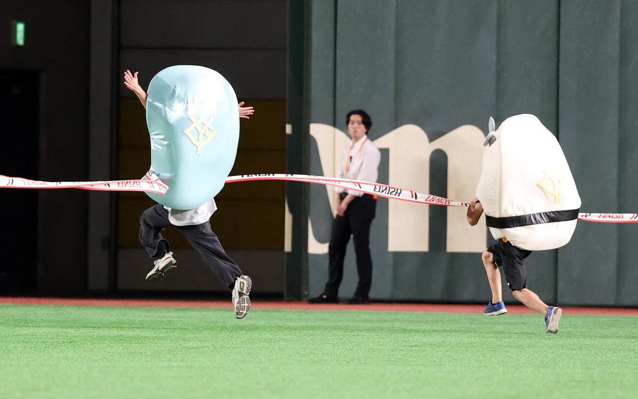 巨人対阪神　すしレースはコハダの勝利（撮影・浅見桂子）