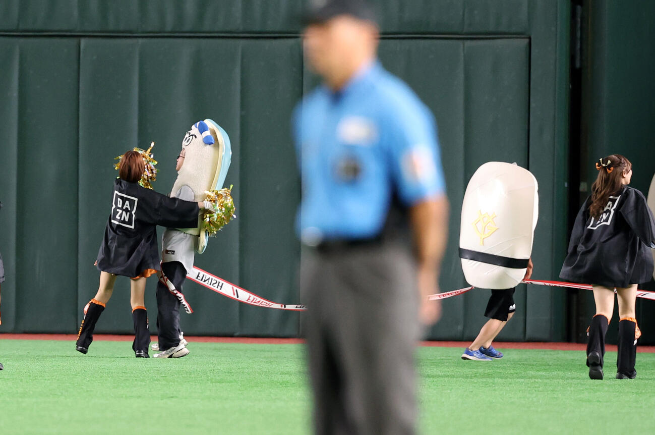 巨人対阪神　すしレースはコハダの勝利（撮影・浅見桂子）