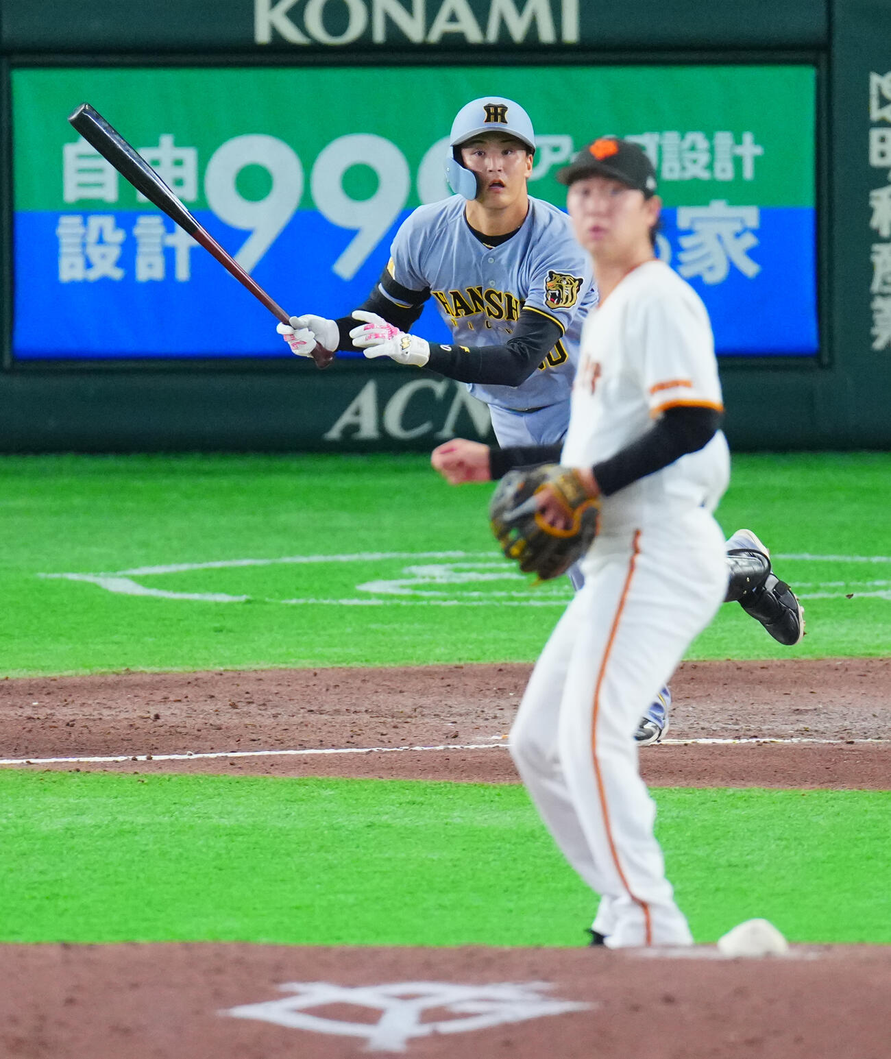 巨人対阪神　6回表阪神1死二、三塁、適時三塁打を放つ元山飛優。投手山崎伊織（撮影・垰建太）