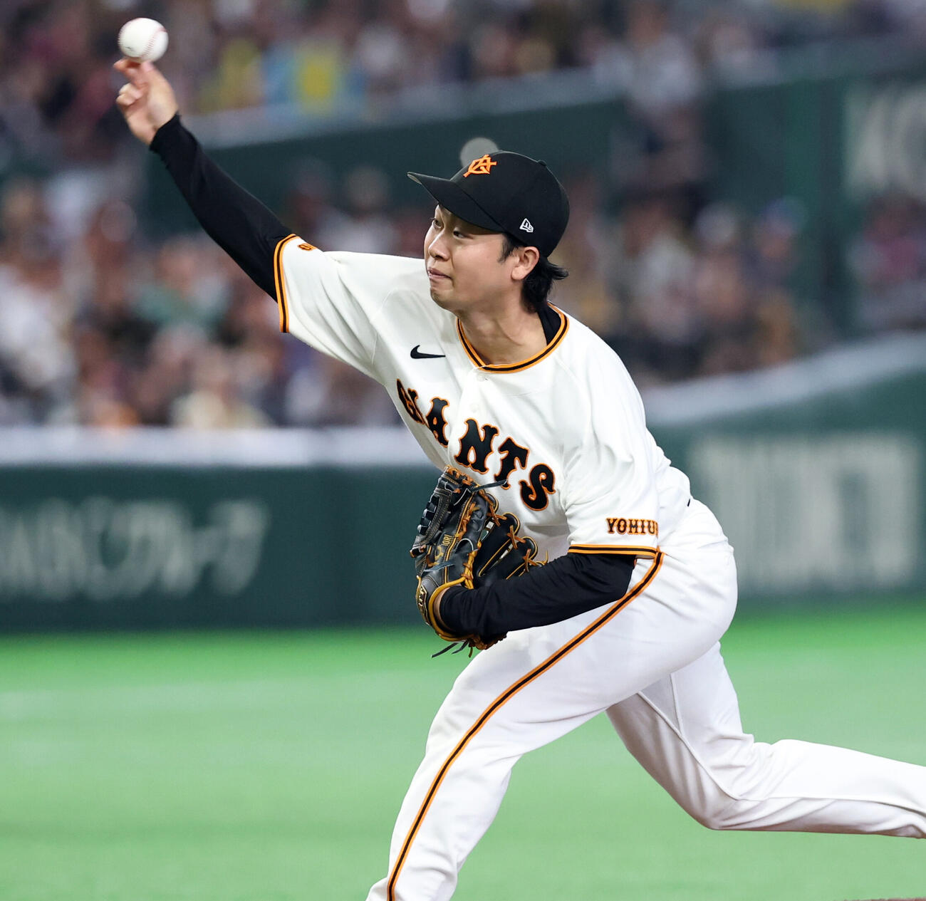巨人対阪神　力投する巨人先発の山崎伊織（撮影・浅見桂子）
