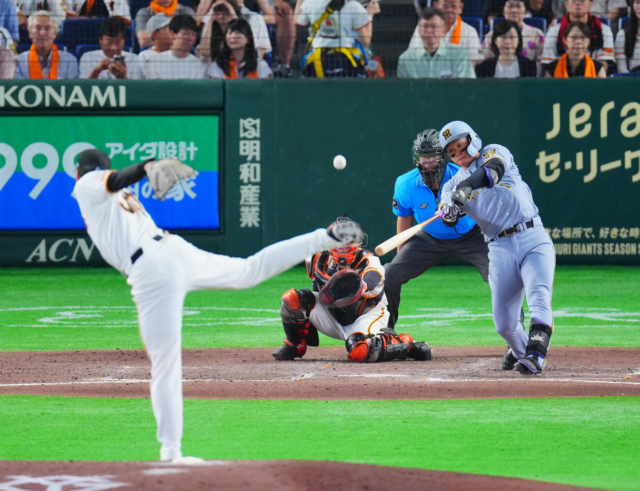 巨人対阪神　7回表阪神無死、ソロ本塁打を放つ森下翔太。投手田和廉（撮影・垰建太）