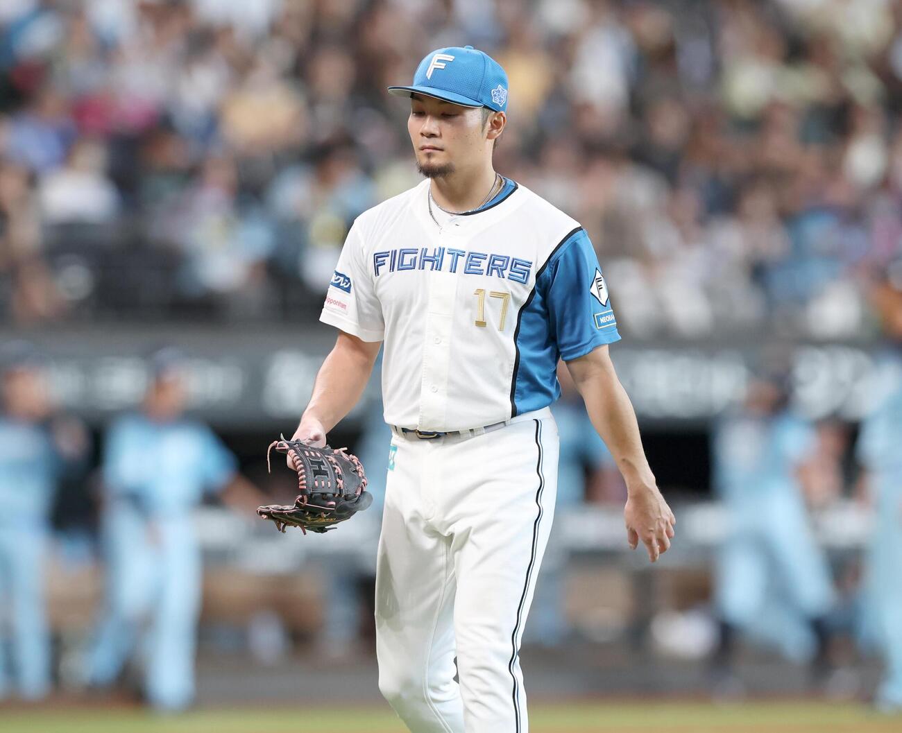 日本ハム対西武　8回途中降板の伊藤大海（撮影・黒川智章）