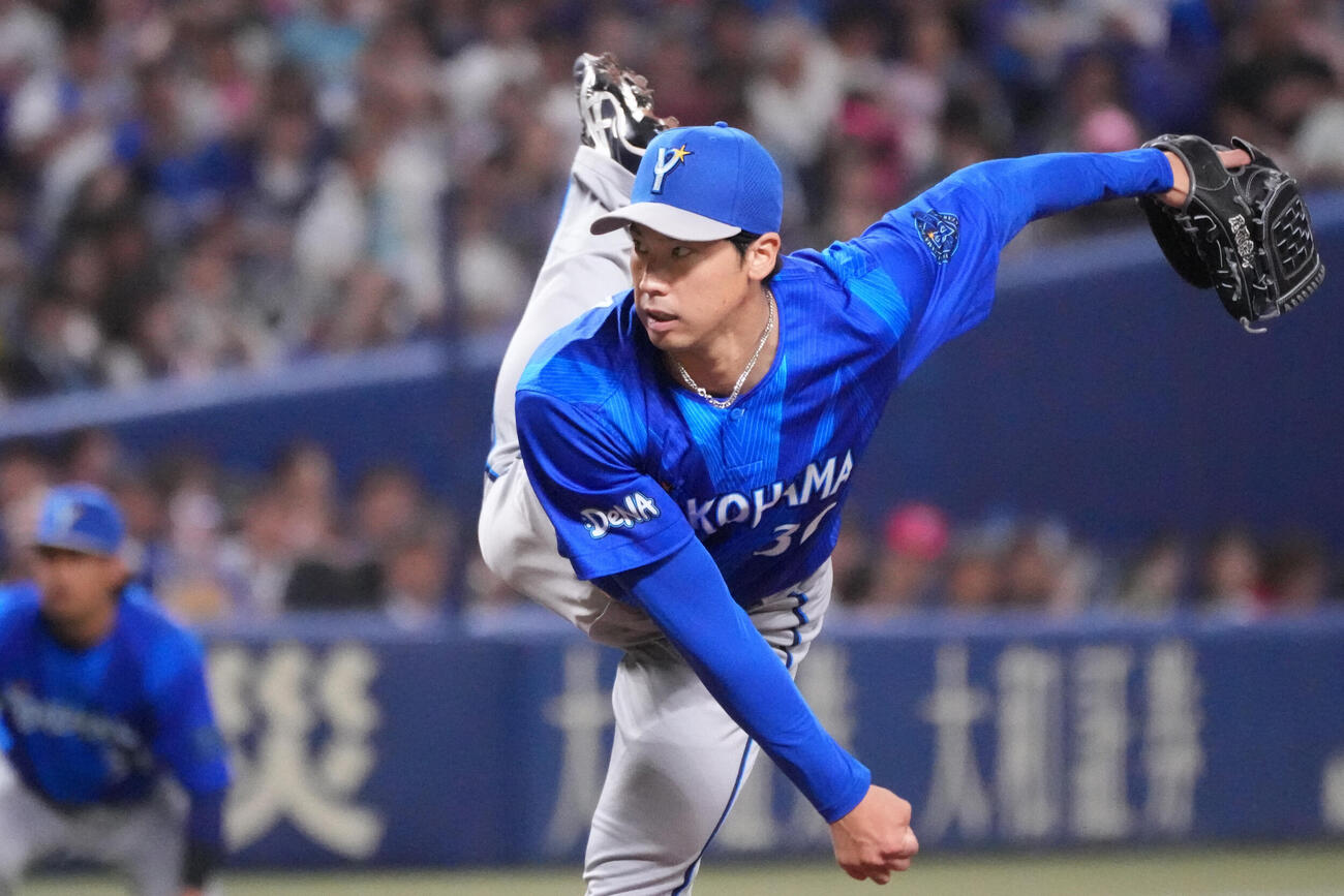 中日対DeNA 1回裏、登板するDeNA先発の尾形崇斗（撮影・森本幸一）