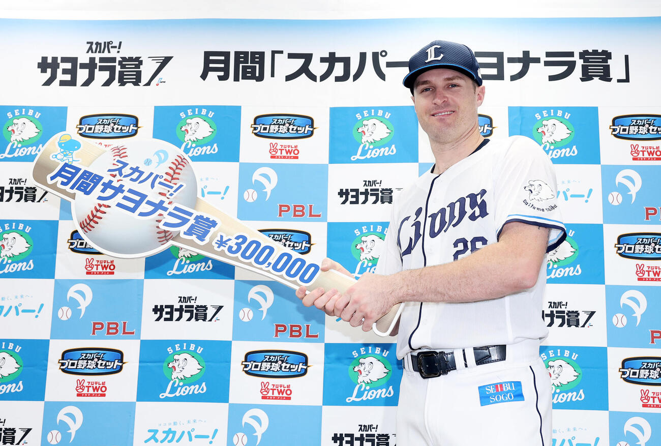 月間「スカパー！サヨナラ賞」を受賞した西武ネビン（撮影・鈴木正人）