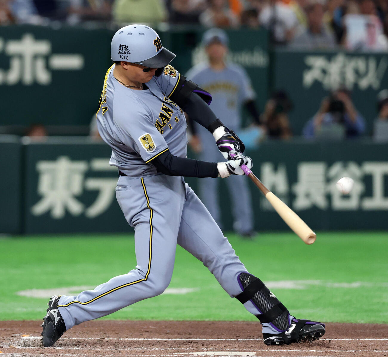 巨人対阪神　3回表阪神2死、森下翔太はソロ本塁打を放つ（撮影・浅見桂子）