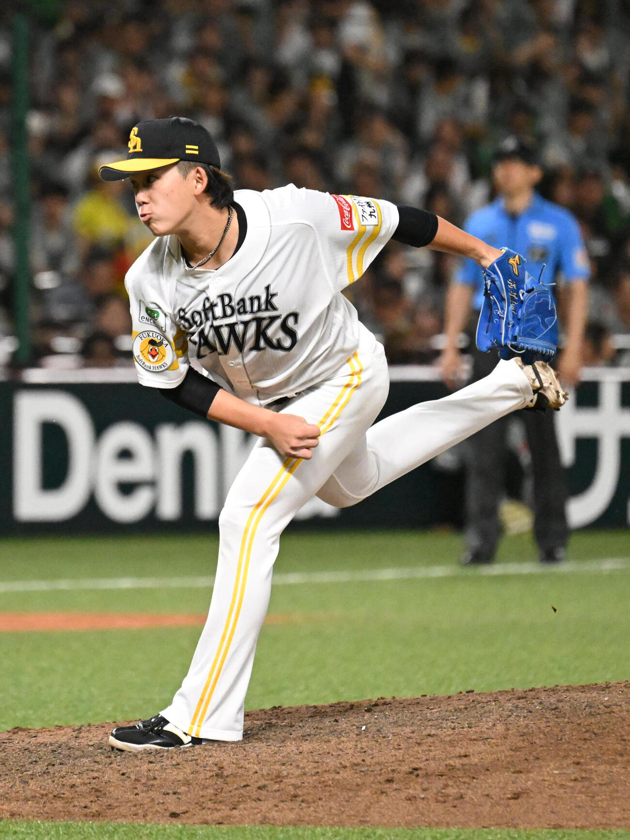 ソフトバンク対ロッテ　ソフトバンク4番手投手の小林樹斗（撮影・林敢治）