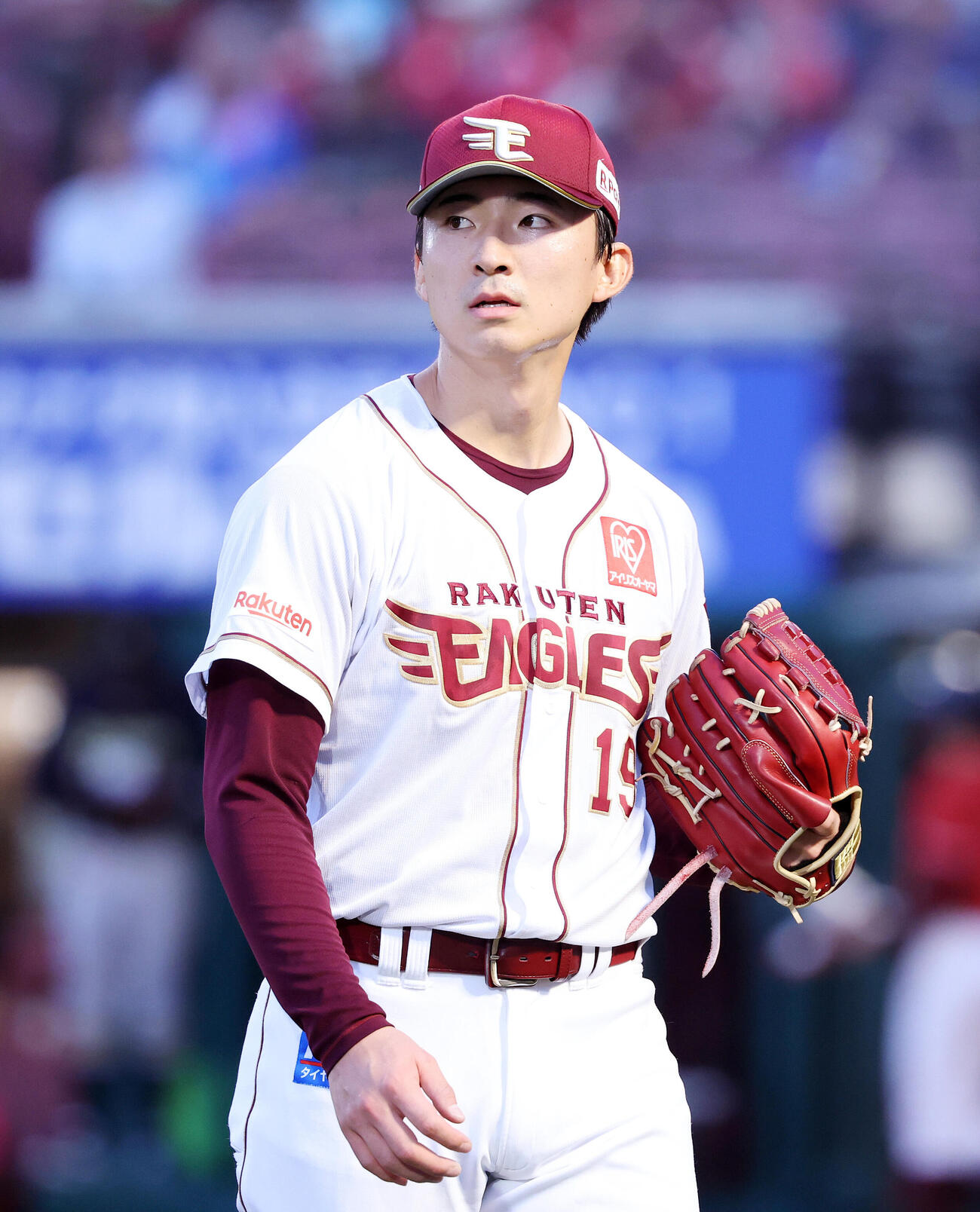 楽天対オリックス　1回表、オリックスの攻撃を抑えベンチに引き揚げる楽天荘司康誠（撮影・鈴木正人）