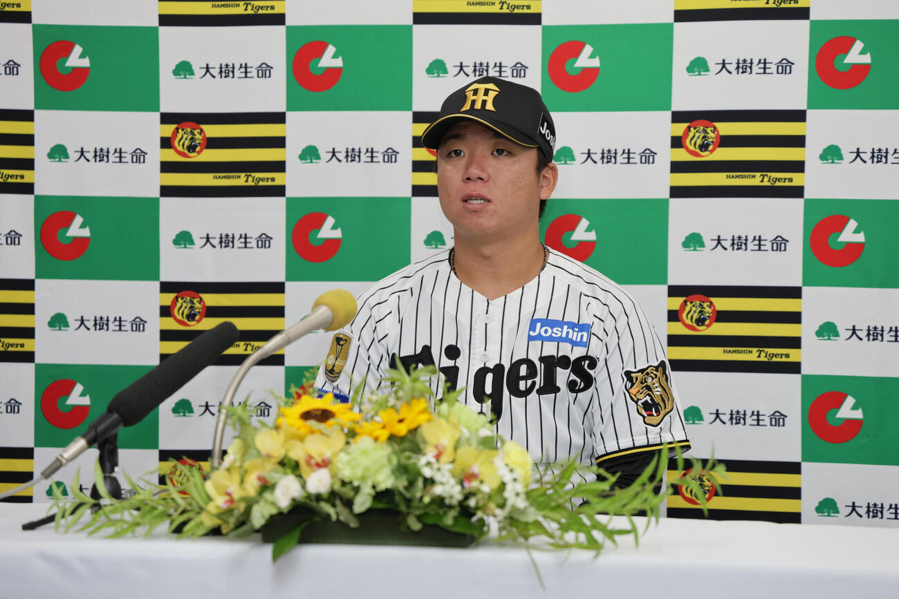7月度の大樹生命月間MVP賞投手部門賞に輝いた阪神村上頌樹（撮影・宮崎幸一）