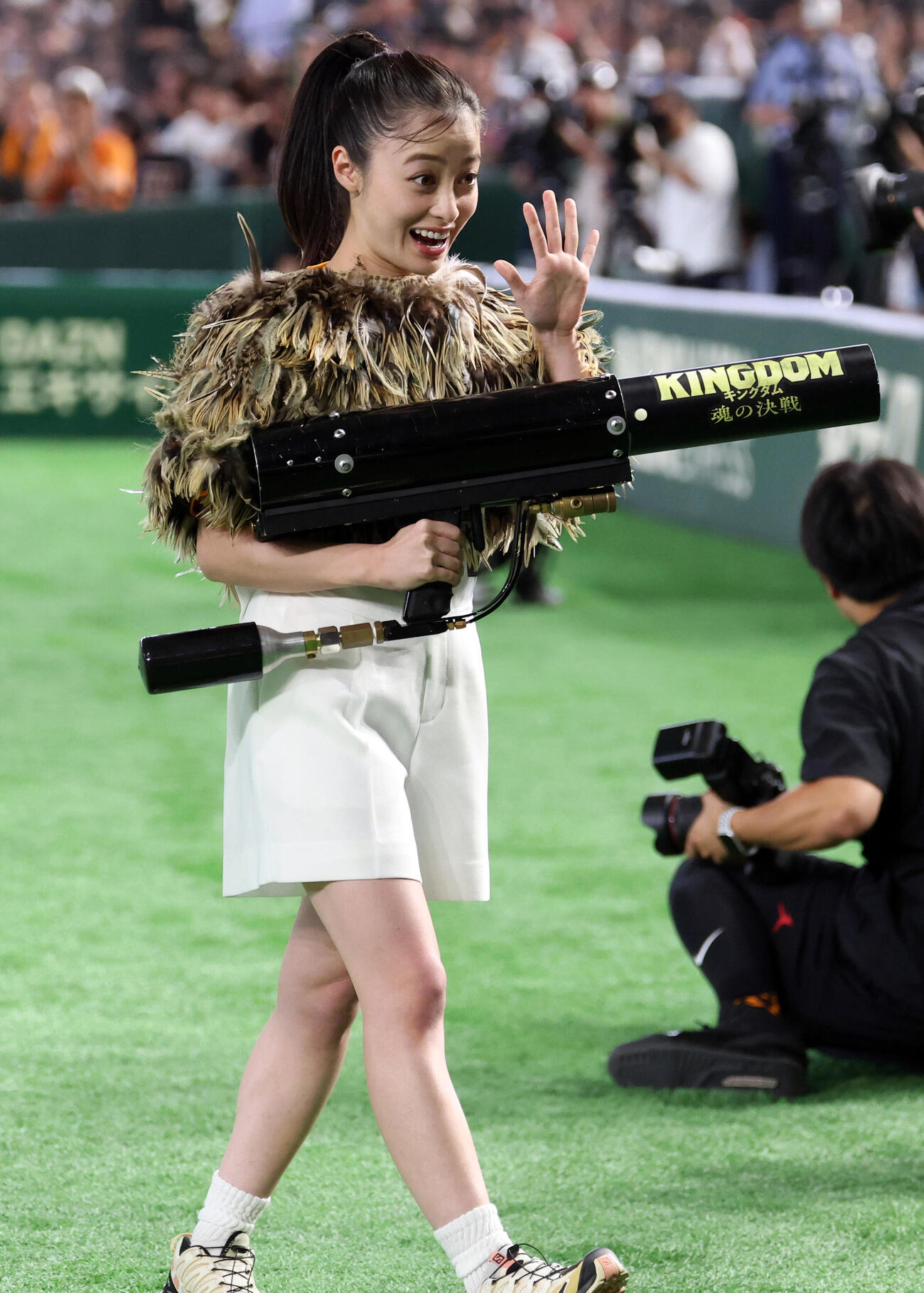 巨人対阪神　始球式を務めた橋本環奈（撮影・浅見桂子）