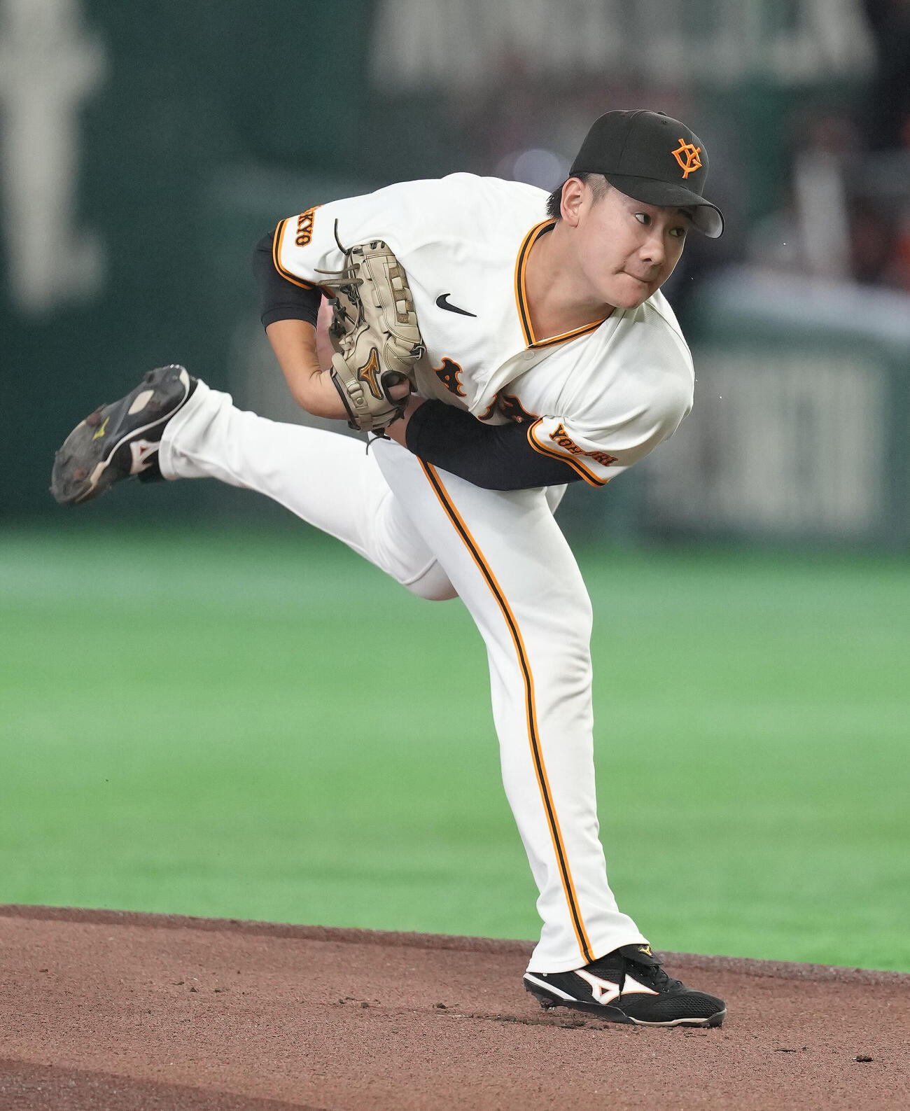 巨人対阪神　巨人先発の井上温大（撮影・足立雅史）