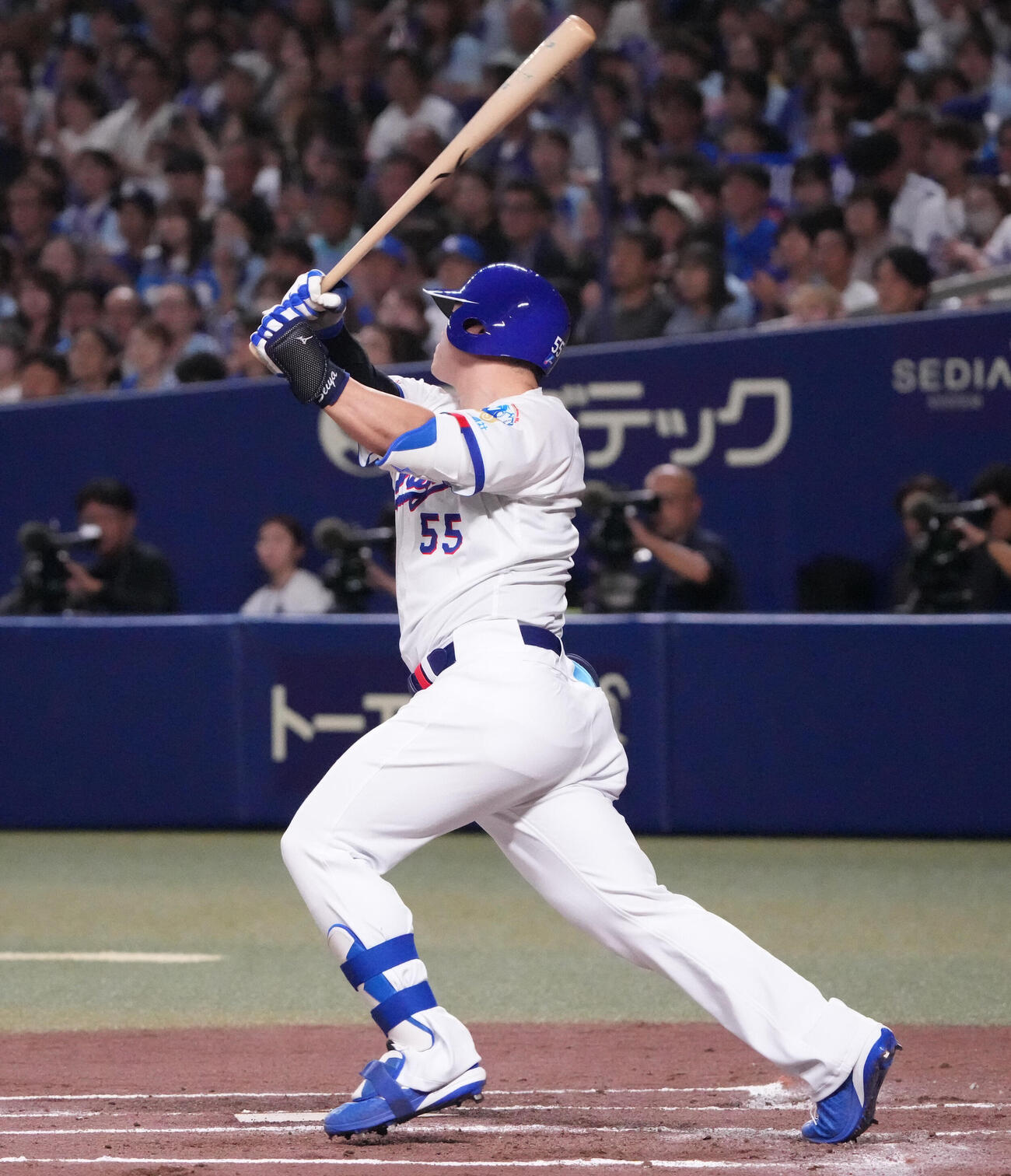 中日対DeNA 1回裏中日2死、本塁打を放つ細川成也（撮影・森本幸一）