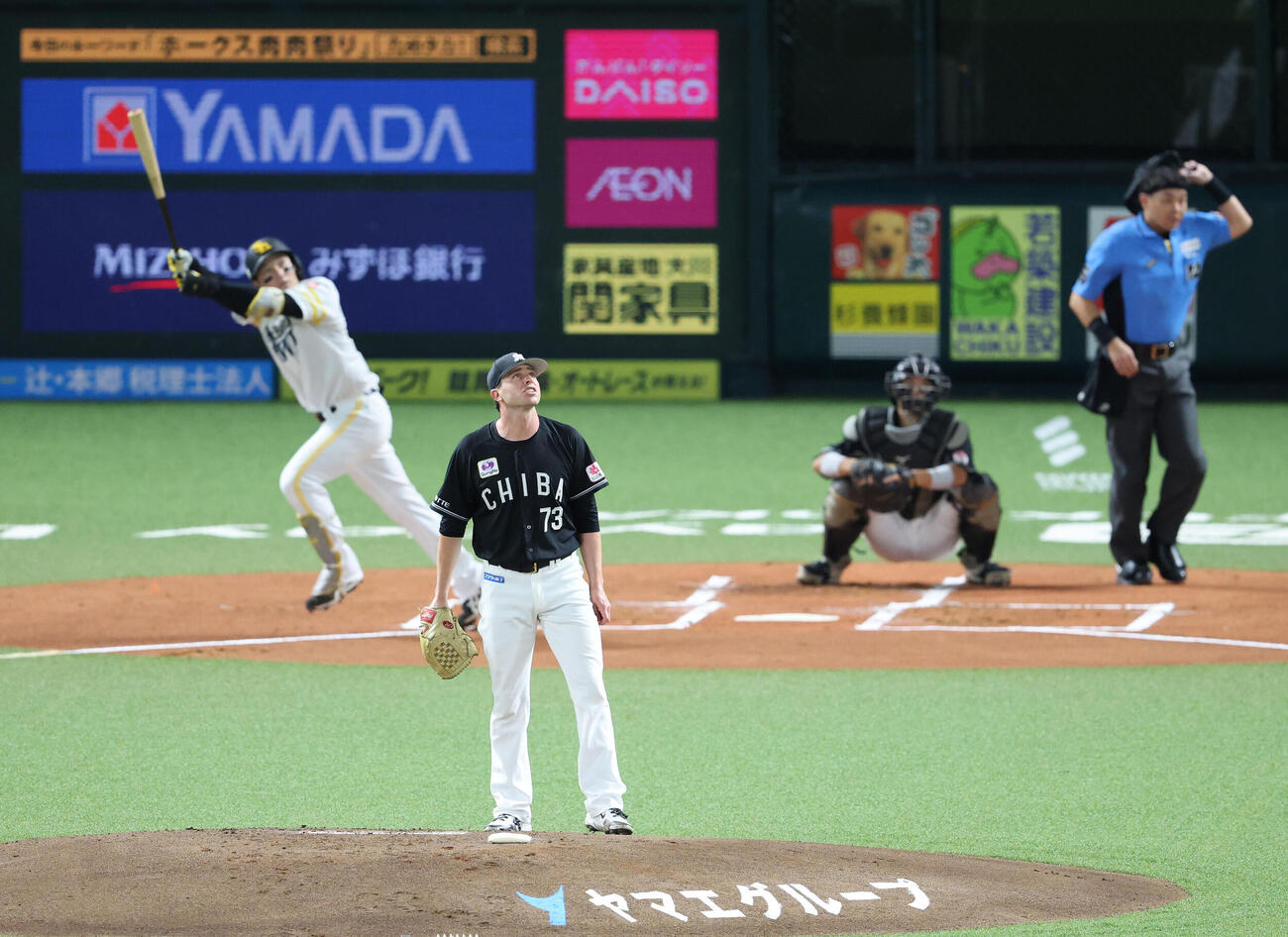 ソフトバンク対ロッテ　1回裏ソフトバンク無死、正木智也に左越え先制本塁打を浴びたロング（撮影・梅根麻紀）