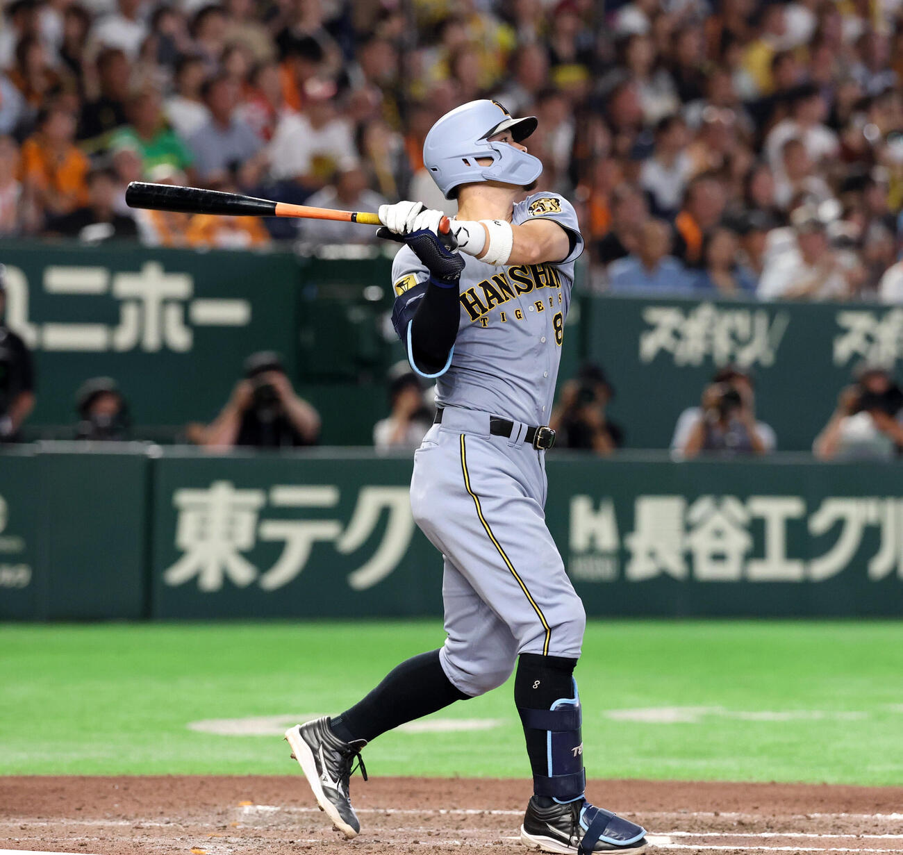 巨人対阪神　7回表阪神無死、佐藤輝明は150号ソロ本塁打を放つ（撮影・浅見桂子）