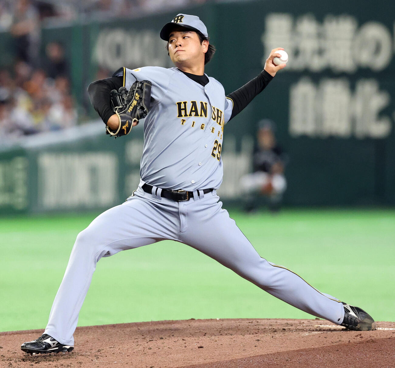 巨人対阪神　力投する阪神先発の高橋遥人（撮影・浅見桂子）