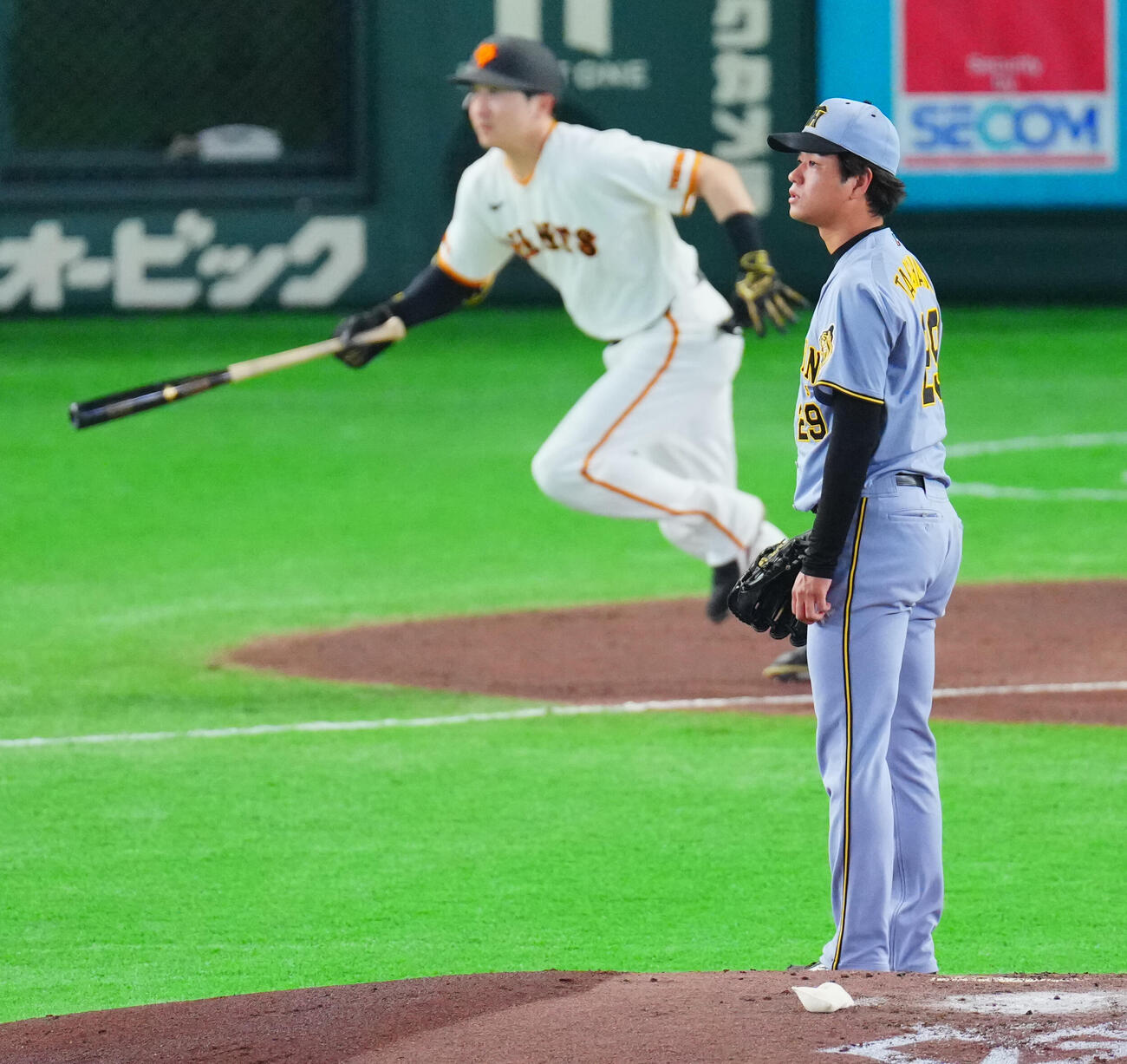 巨人対阪神　1回裏巨人2死、泉口友汰に二塁打を許す高橋遥人（撮影・垰建太）