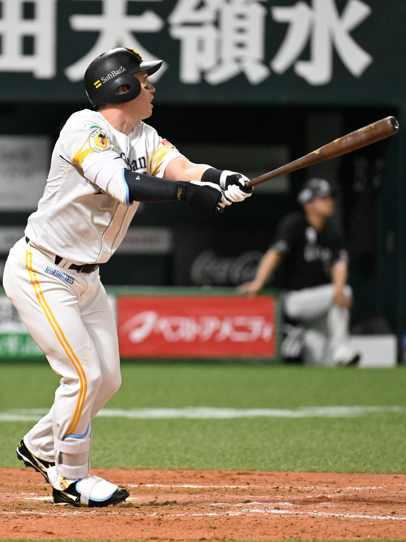 ソフトバンク対ロッテ　5回裏ソフトバンク1死、栗原陵矢は左越えに本塁打を放つ（撮影・林敢治）