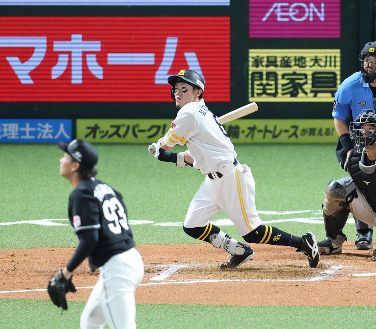 ソフトバンク対ロッテ　6回裏ソフトバンク2死一、二塁、牧原大成は右越えに3点本塁打を放つ（撮影・梅根麻紀）