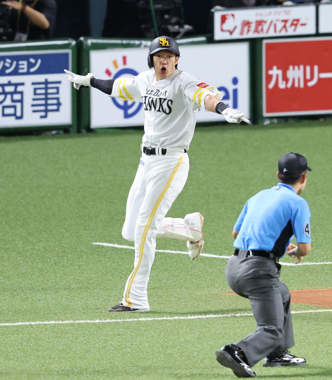 ソフトバンク対ロッテ　1回裏ソフトバンク1死、柳田悠岐は二内野安打を放つ（撮影・梅根麻紀）