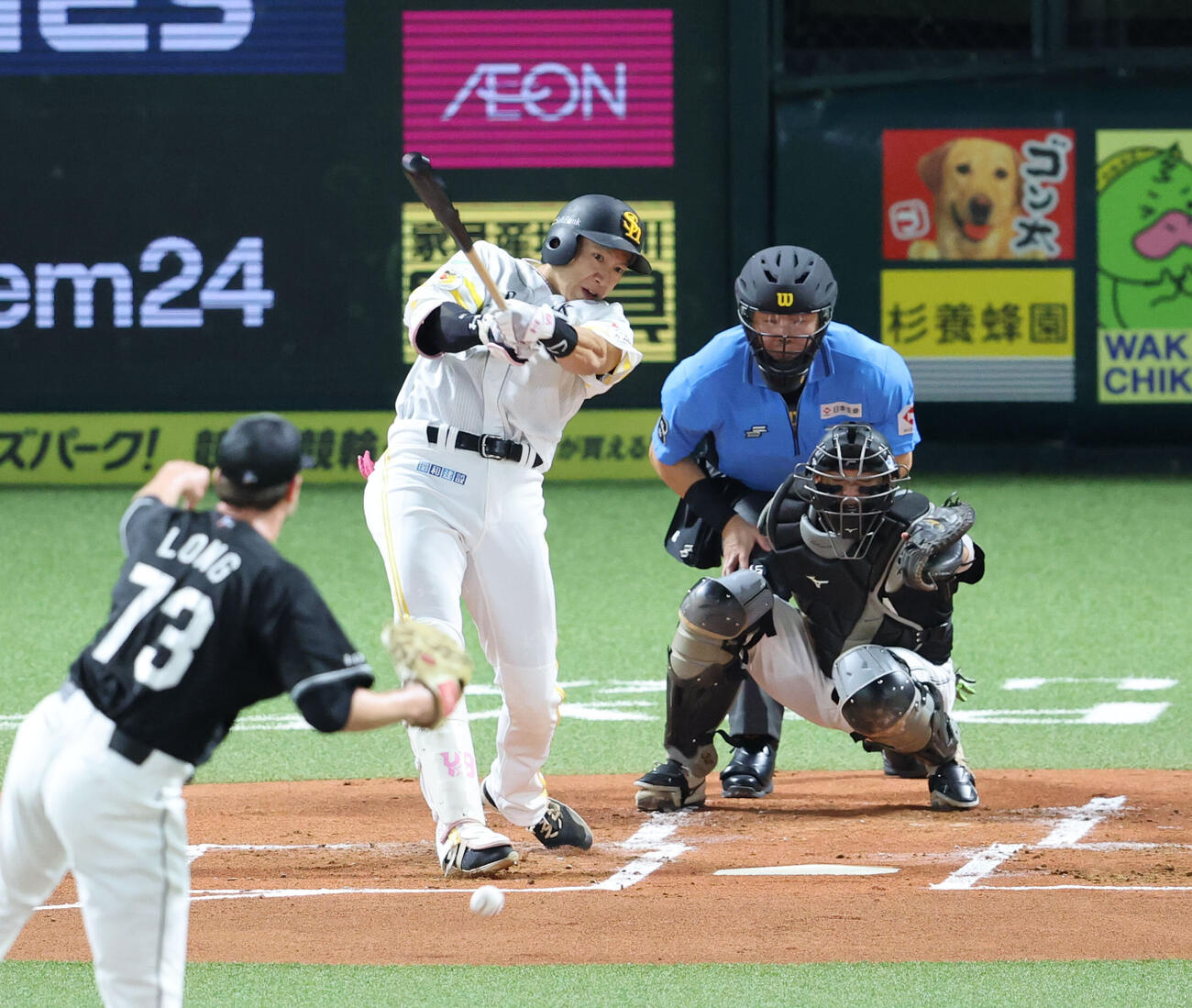 ソフトバンク対ロッテ　1回裏ソフトバンク1死、柳田悠岐は二内野安打を放つ（撮影・梅根麻紀）