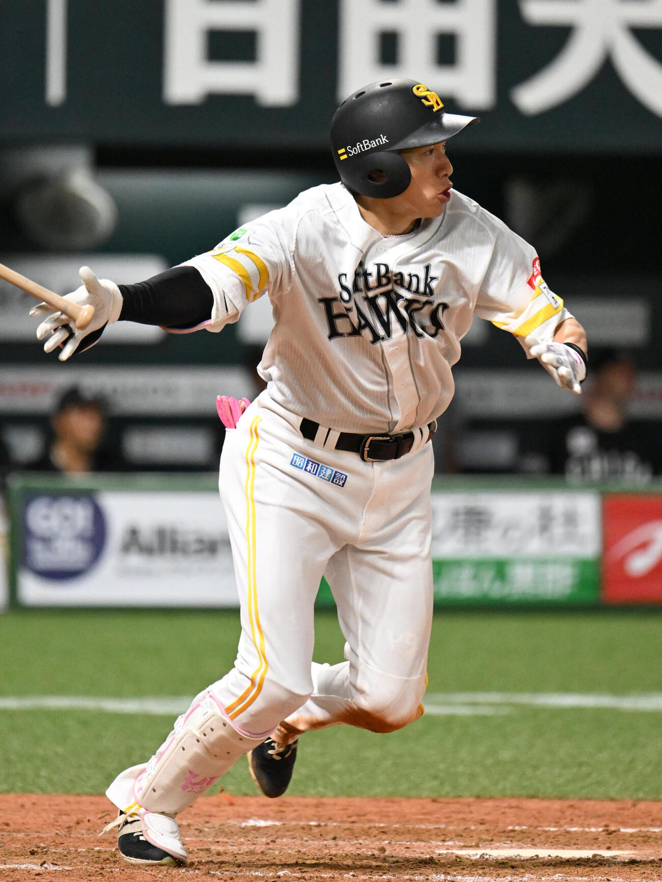 ソフトバンク対ロッテ　4回裏ソフトバンク1死二、三塁、柳田悠岐は2点適時二塁打を放つ（撮影・林敢治）