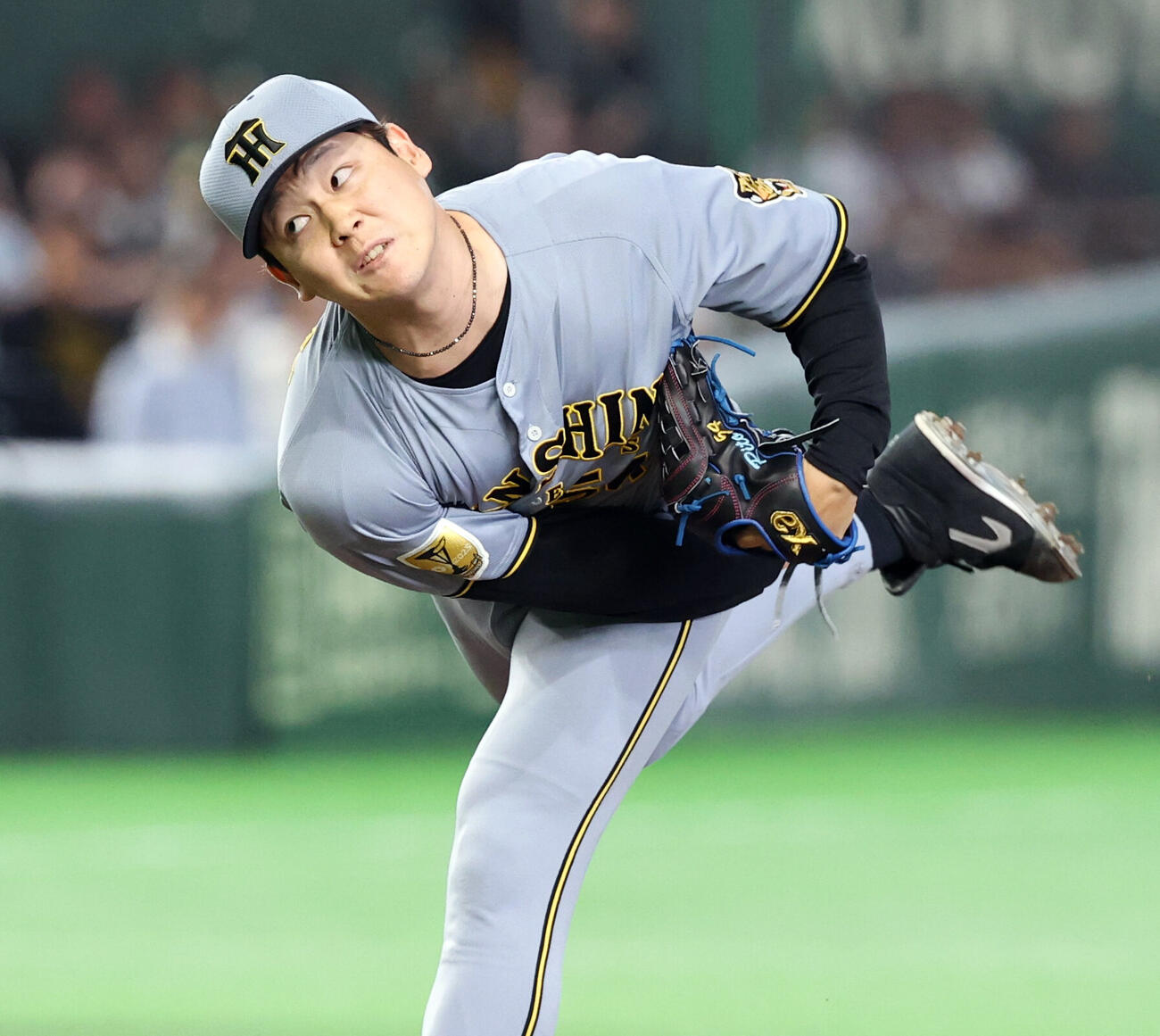 巨人対阪神　7回裏巨人の攻撃で登板した木下里都（撮影・浅見桂子）